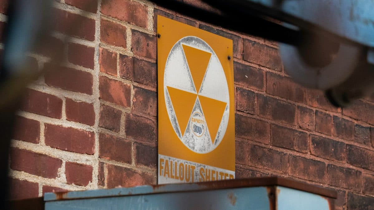 Post Thumbnail Image for post: [How-To] Survive a Nuclear Attack & Fallout