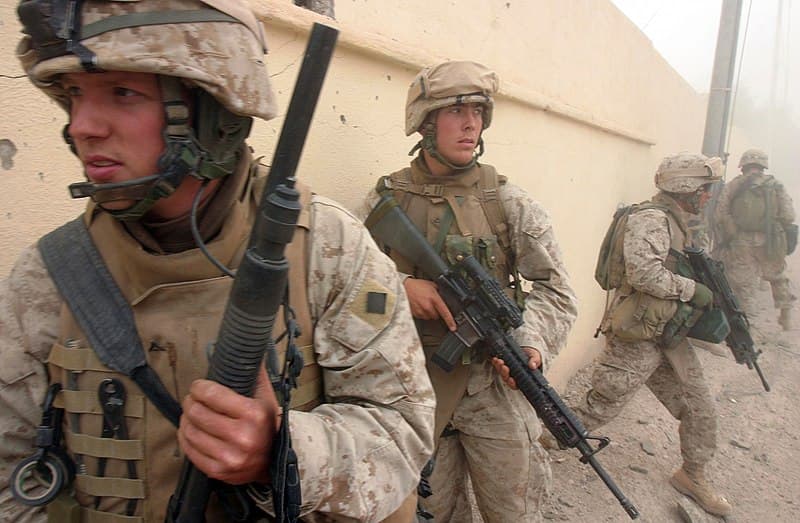 Marine-with-mossberg-shotgun