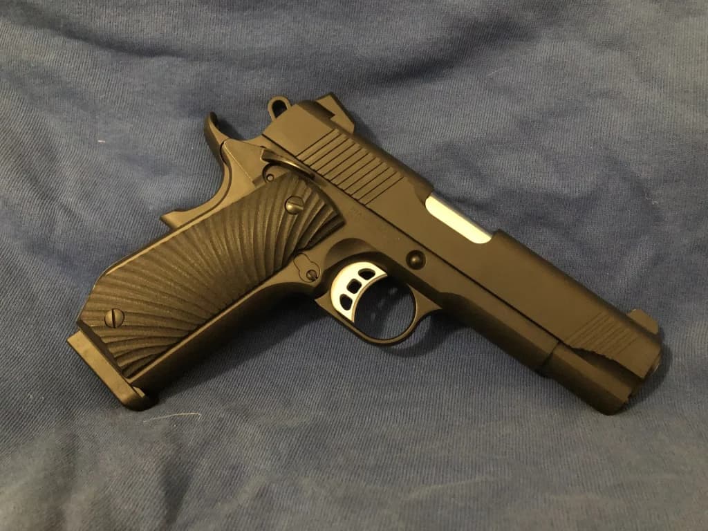 Tisas-1911-Devil-Ray-Carry-2