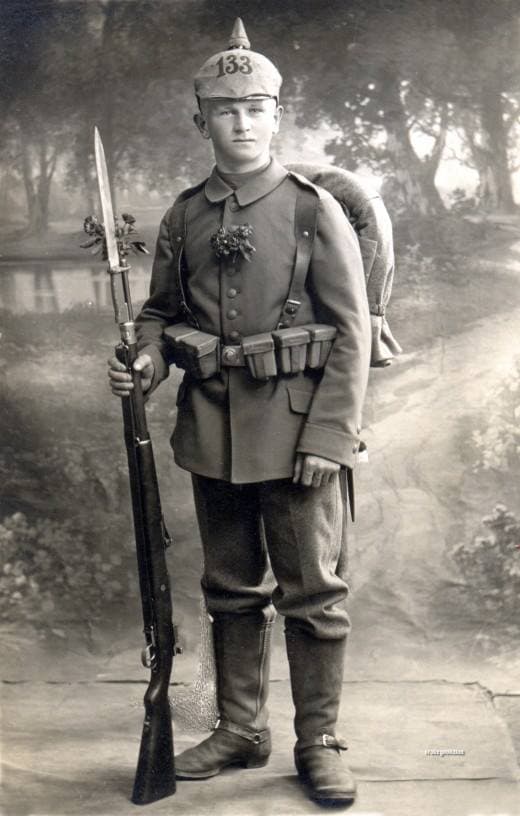 German soldier with an M.1898 Gewehr