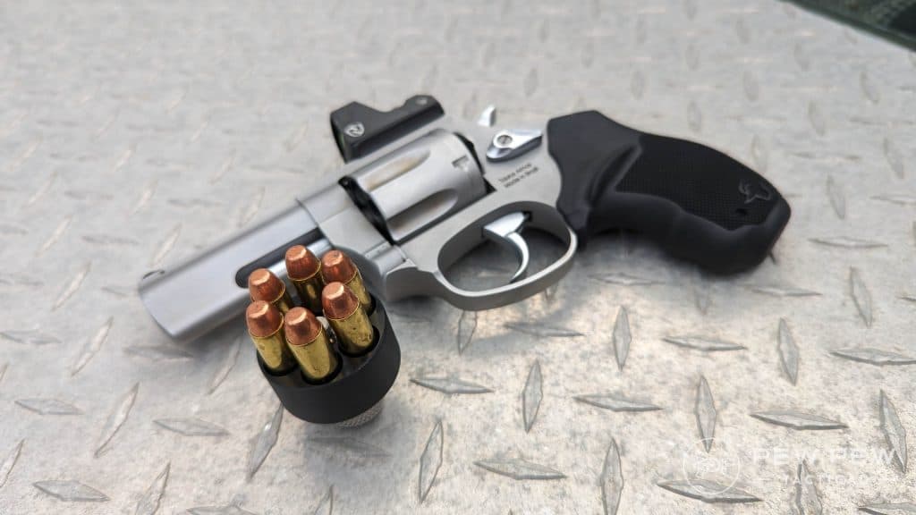 Revolver speed loader