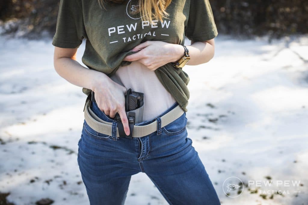 Post Thumbnail Image for post: Concealing Your Gun…and Intentions [CCW Guide]