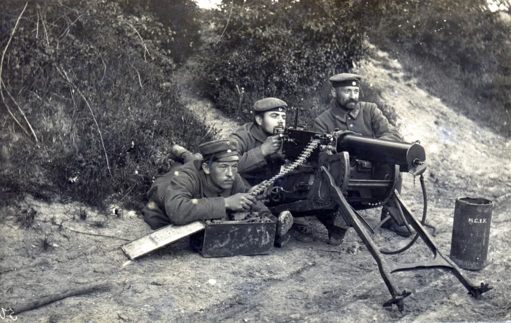 German WWI Landwehr unit posing with an MG08