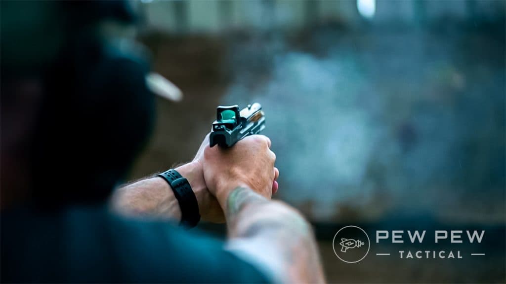 Smith & Wesson M&P 9 M2 0 Metal pose right