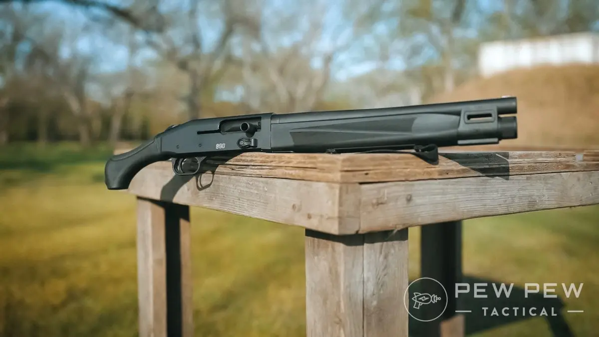 Mossberg 990 Aftershock posed