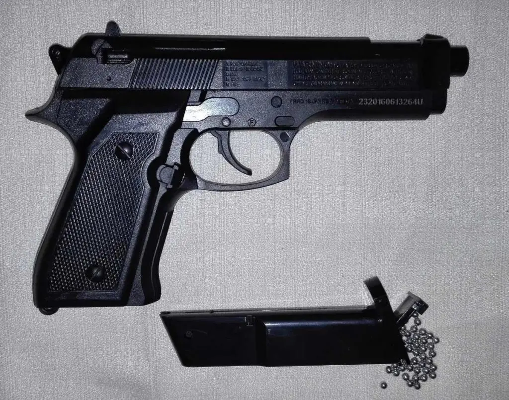 Daisy Powerline Model 340 with magazine