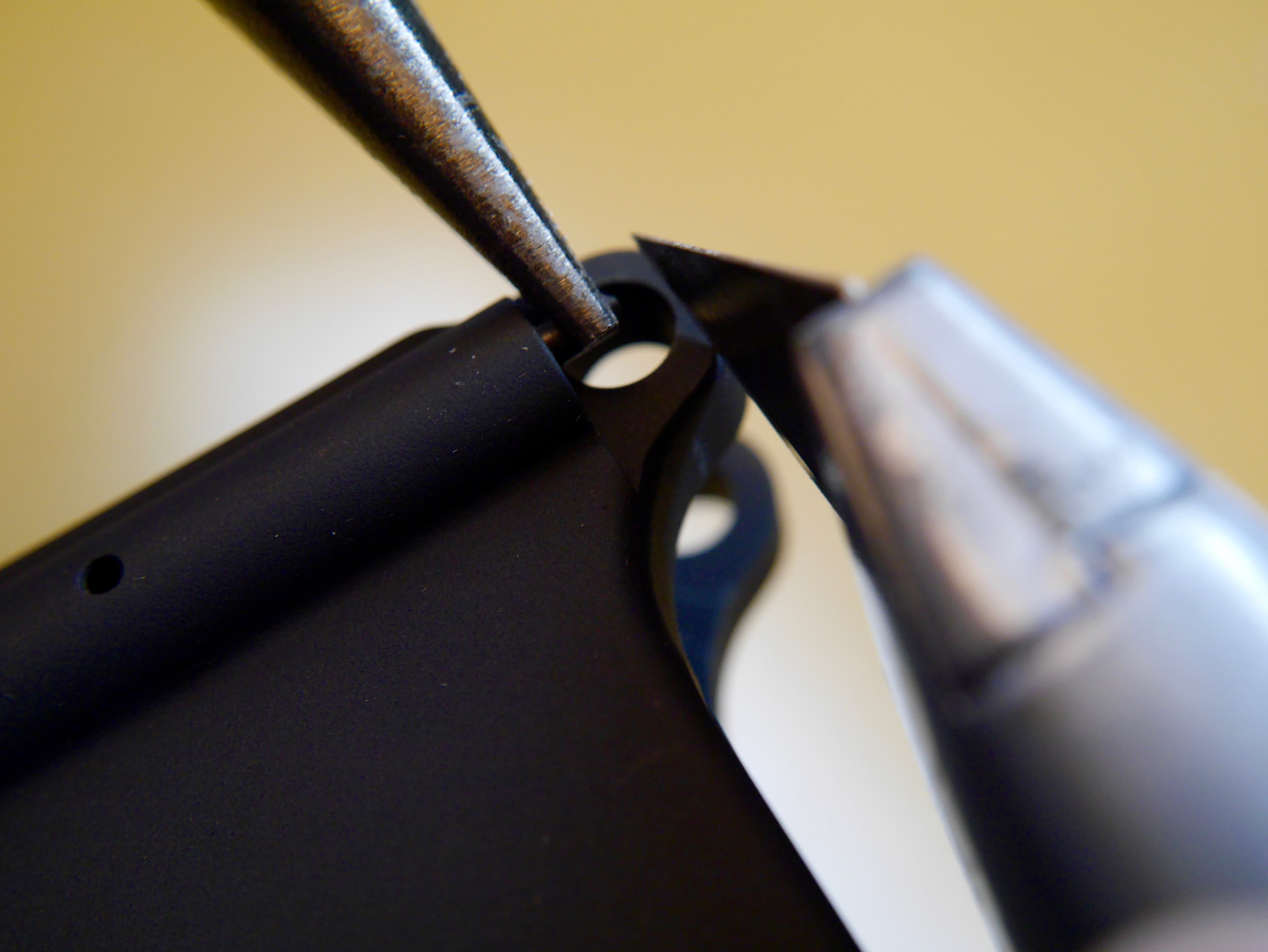 Pliers and Razor to Hold Detent