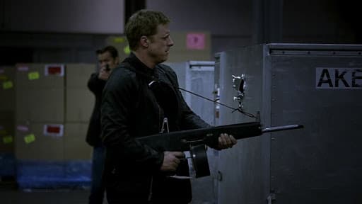 Alan Tudyk wielding an AA12 in Justified
