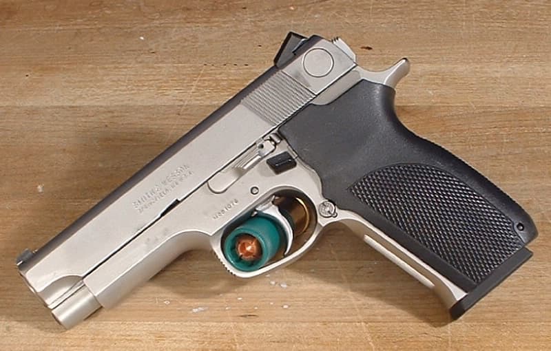 Smith & Wesson Model 1076