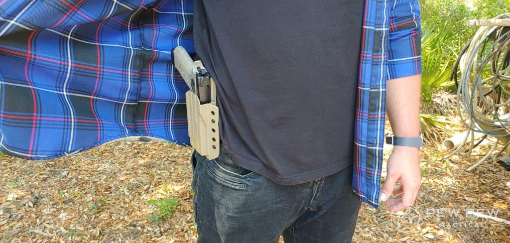 Post Thumbnail Image for post: Concealed Carry for Big Guys: Holsters, Clothes & Tips