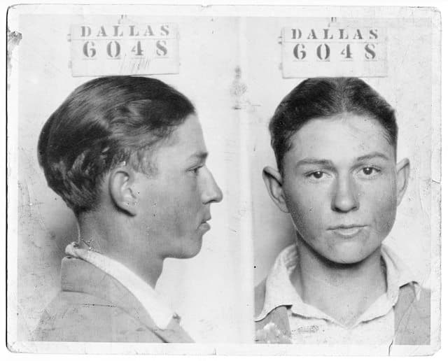 Clyde Barrow mugshot