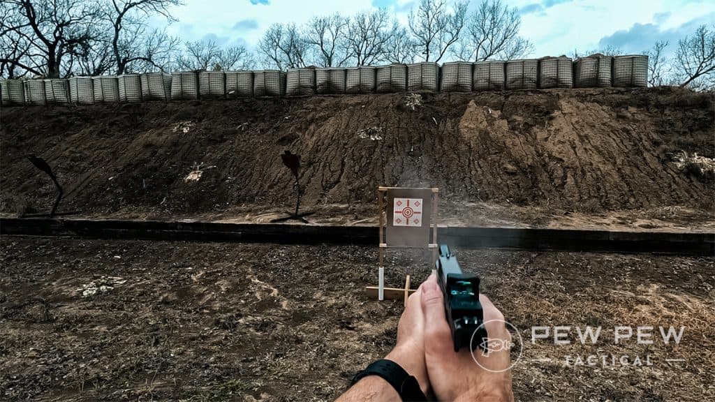Smith & Wesson M&P 9 M2 0 Metal pose right