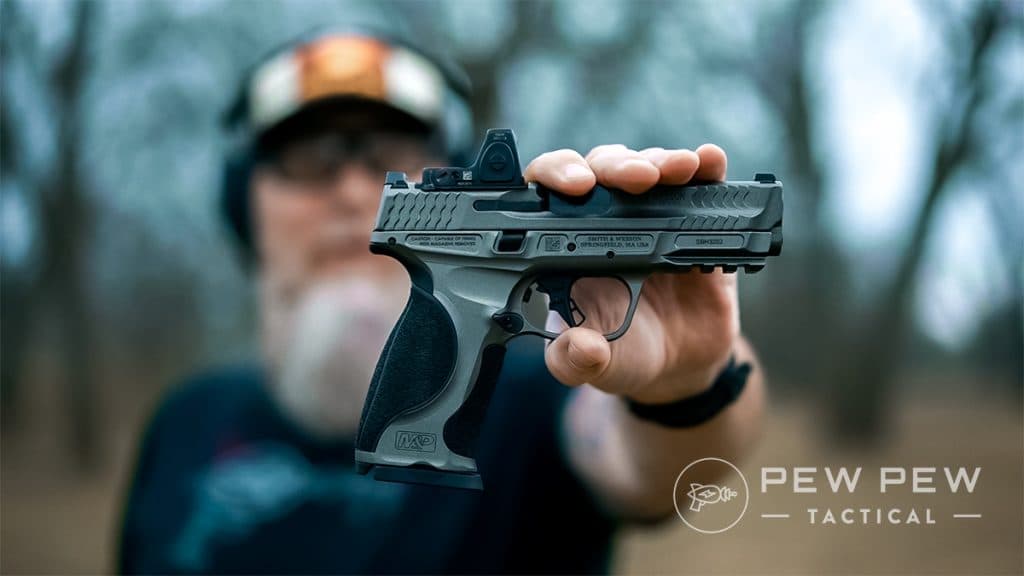 Smith & Wesson M&P 9 M2 0 Metal pose right