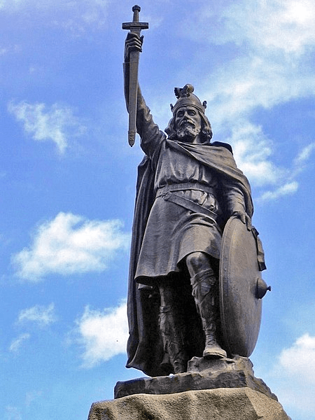 Alfred the Great's statue at Winchester. Hamo Thornycroft's bronze statue erected in 1899.