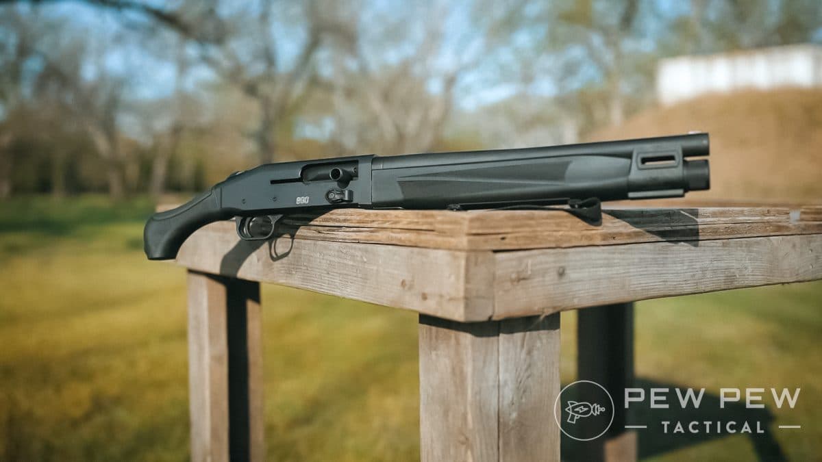 Mossberg 990 Aftershock posed