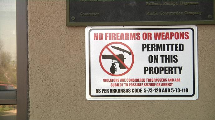 No firearms or weapons sign