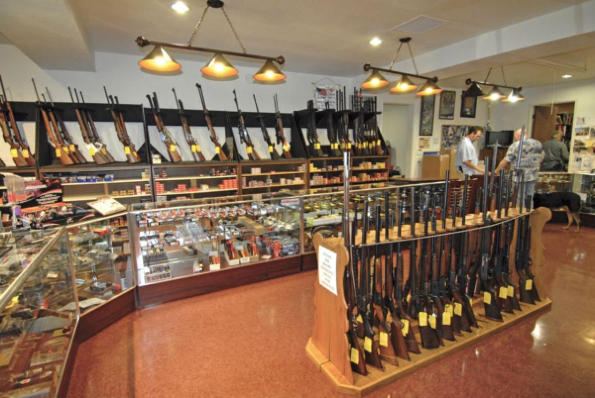 Gun Store Etiquette Do's and Don'ts of Visiting Your Local Gun Store