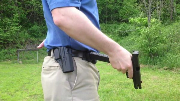 One hand pistol reload