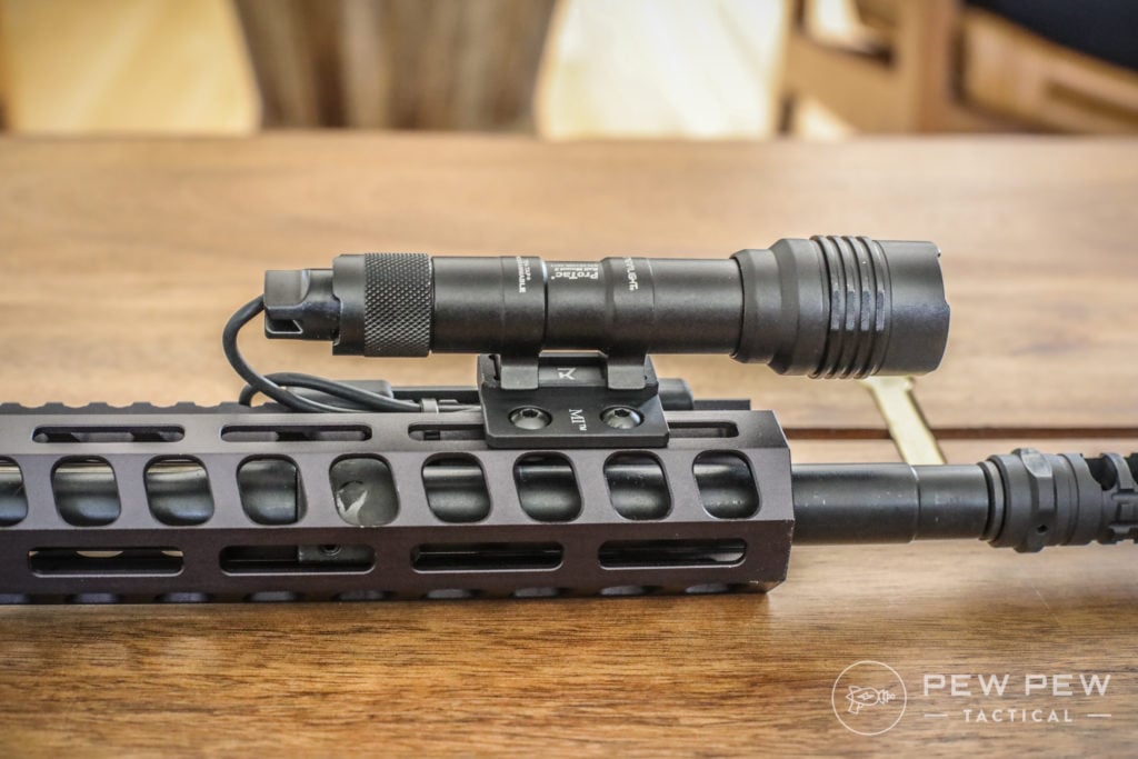 Streamlight ProTac 2 con montura del Medio Oeste