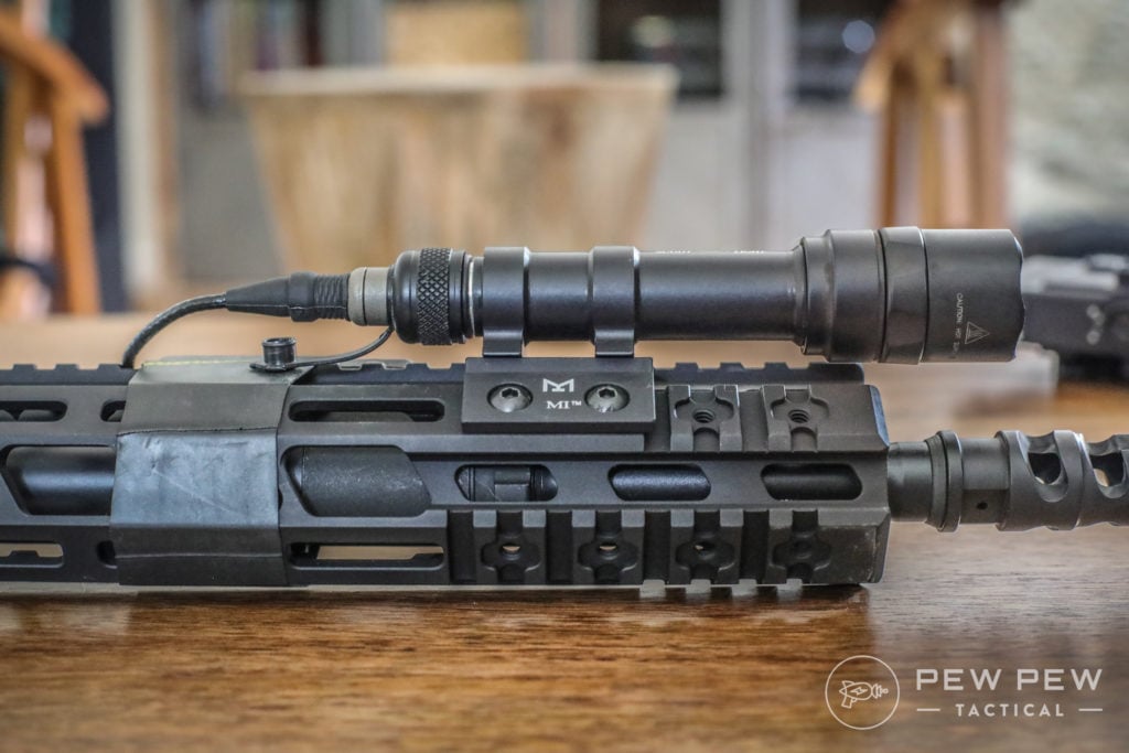 SureFire M600 met Midwest Offset Mount