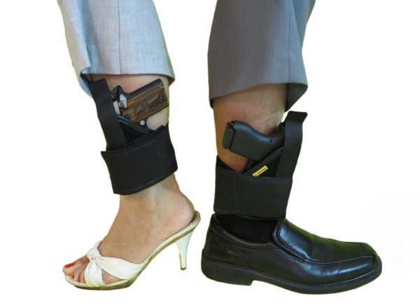 Uomo e donna esempi di Ankle Carry