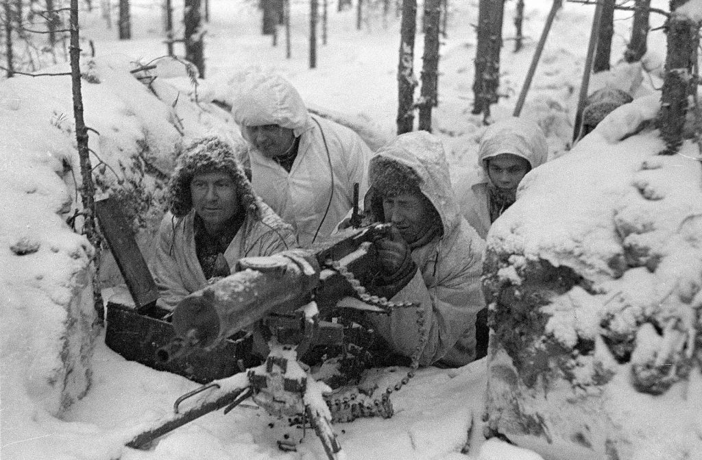 Finnish soldiers in machine gun nest