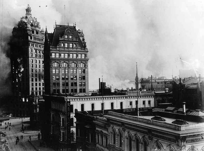 The Call Building on fire after the 1906 San Francisco Earthquake