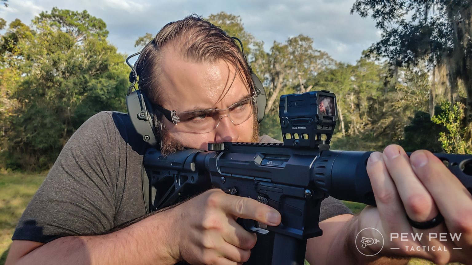 Best Holosun Optics 8 Red Dots for Rifles, Pistols, & Shotguns [Guide