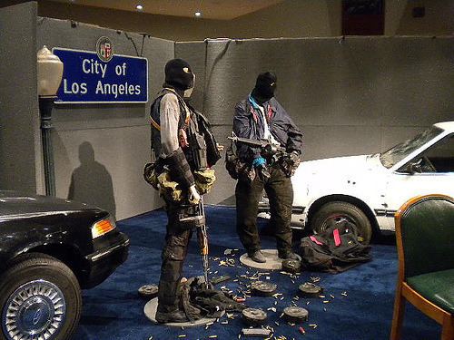 Mannequins representing Phillips and Matasareanu with their body armor and other gear at the Los Angeles Police Museum