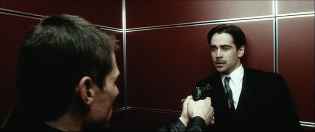 Anderton (Tom Cruise) holds Witwer (Colin Farrell) at gunpoint