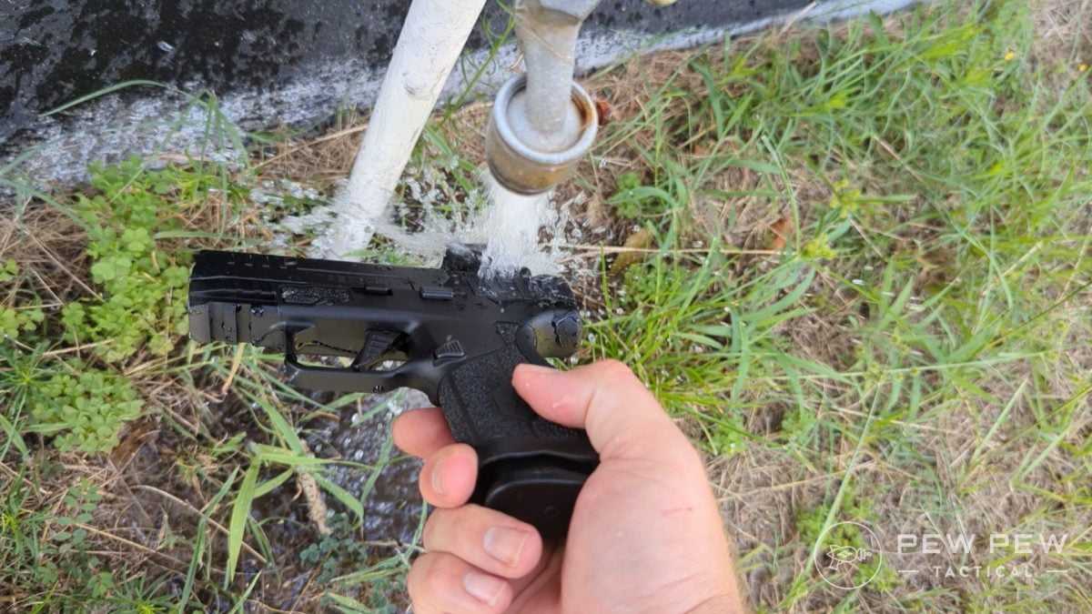 Spraying Osight SE with water